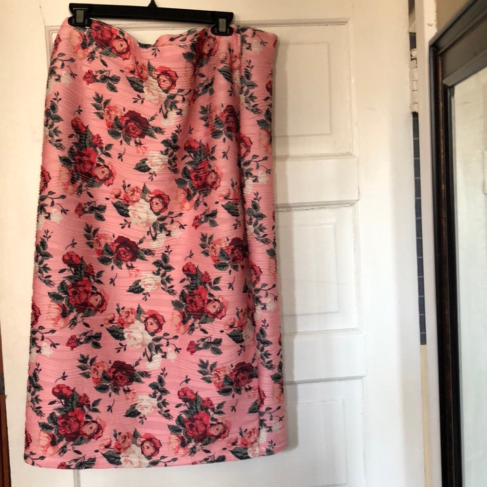 Ruffle floral skirt 3x by double click @bailey_897